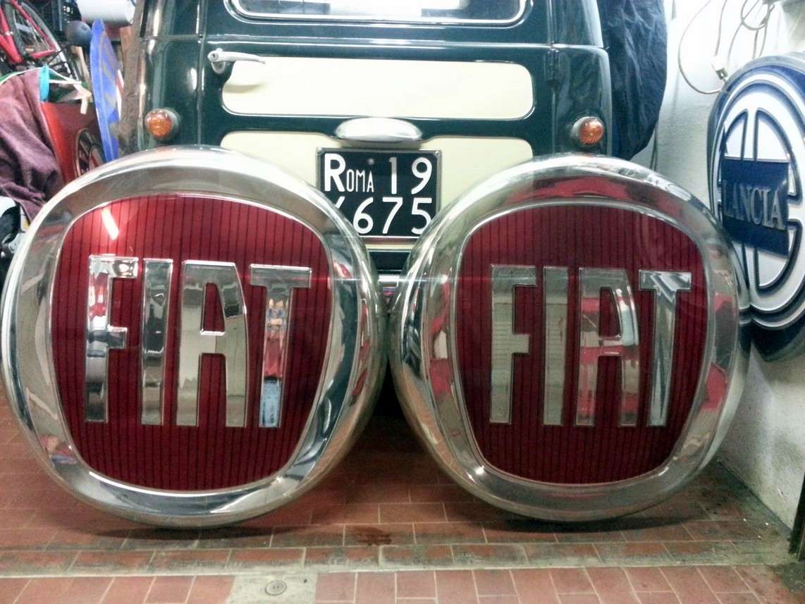 Insegna auto Fiat rossa doppia